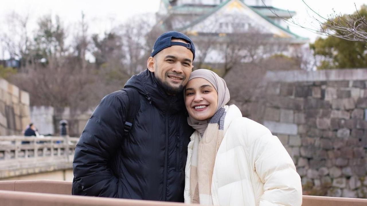 Postingan Teuku Wisnu langsung banjir komentar dari netizen. Potret Teuku Wisnu dan Shireen Sungkar sweet banget.<br>