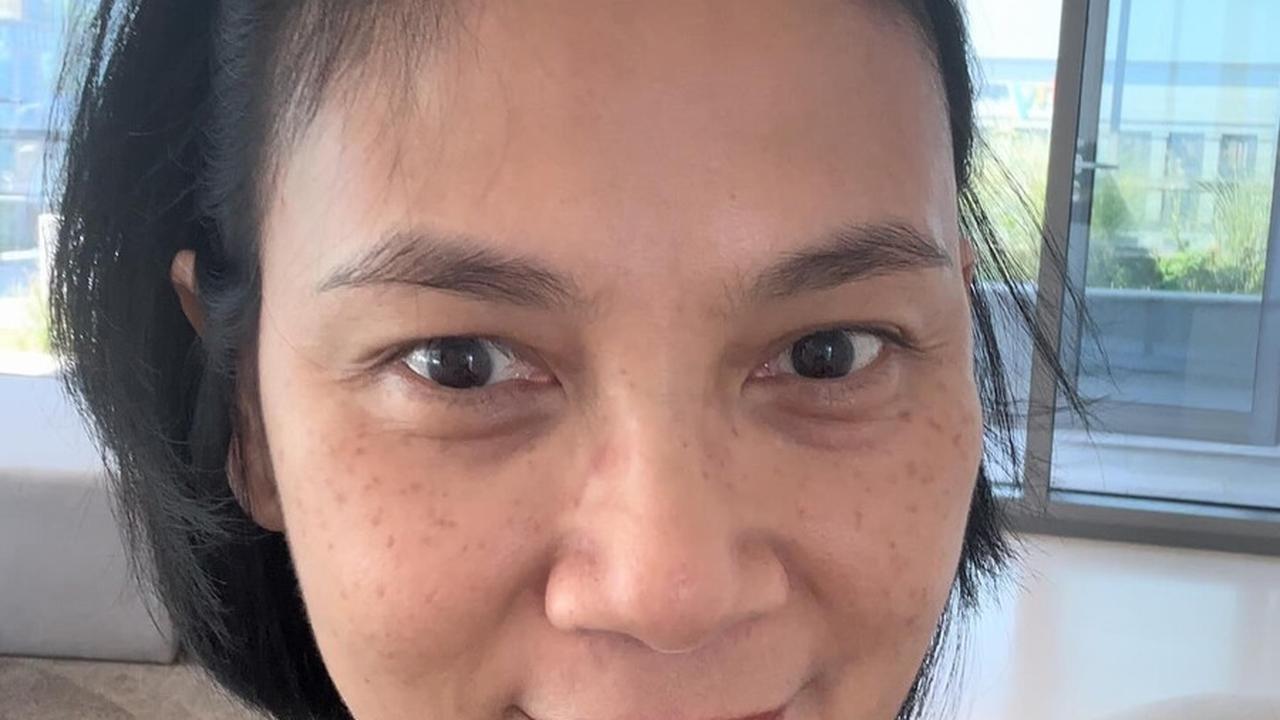 Berbulan-bulan Dian berkonsultasi dengan klinik di Indonesia, meragukan keputusan untuk melakukan tindakan tersebut.&nbsp;