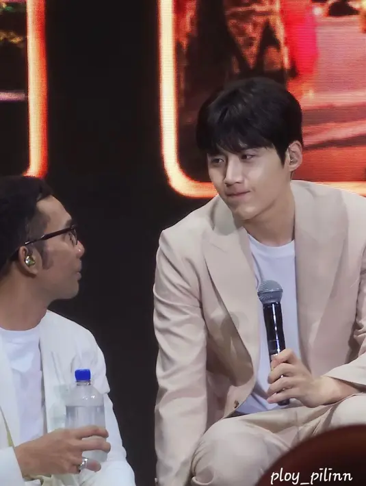 Terakhir adalah Kim Seon Ho yang melangsungkan fan meeting di Tennis Indoor Senayan pada 2-3 Juni 2023. Bagi Indra Herlambang, suasana fan meeting terasa hangat seperti reuni keluarga. (Foto: Instagram/ indraherlambang)