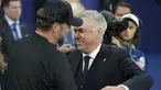 Pertemuan dua pelatih, Jurgen Klopp dan Carlo Ancelotti dalam laga final Liga Champions 2021/2022 lalu antara Lverpool dan Real Madrid tak disangkal menjadi pertemuan dua pelatih hebat di ajang final Liga Champions. Keduanya tergabung bersama 4 pelatih lainnya yang mampu mencapai final Liga Champions bersama 2 klub berbeda. Mau tau daftar lengkapnya? Yuk disimak uraiannya. (AP/Manu Fernandez)