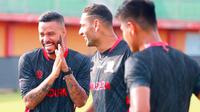 Pemain asing Madura United, Jaimerson Xavier dan striker Rafael Silva. (Bola.com/Aditya Wany)