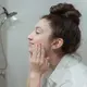 Air dengan kandungan mineral tinggi atau hard water dapat menjadi salah satu faktor yang perlu diperhatikan dalam menjaga skin barrier. (Foto/Dok: Pixels)
