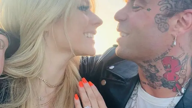 Dilamar Mod Sun, Intip Makna dan Detail Cincin Tunangan Berbentuk Hati Avril Lavigne