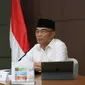 Menko PMK Muhadjir Effendy meminta pihak Kemsos dan Pemprov DKI bersinergi dalam hal pendataan penerima bantuan agar tak terulang kasus serupa dalam penyaluran bansos mendatang dalam Rapat Tingkat Menteri, Senin (4/5/2020). (Dok Kemenko PMK)