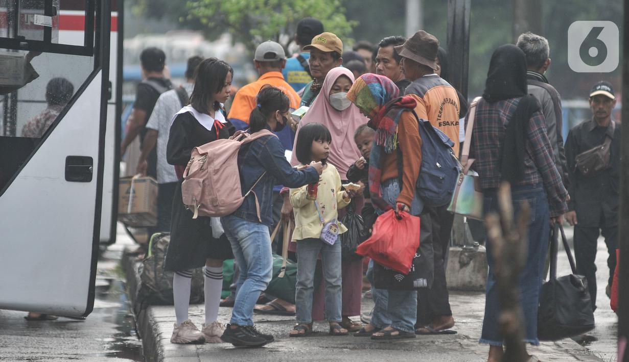 Adapun puncak kedatangan arus balik di terminal ini terjadi pada Sabtu (29/4/2023), yakni mencapai 9.332 pemilir. (merdeka.com/Iqbal S Nugroho)