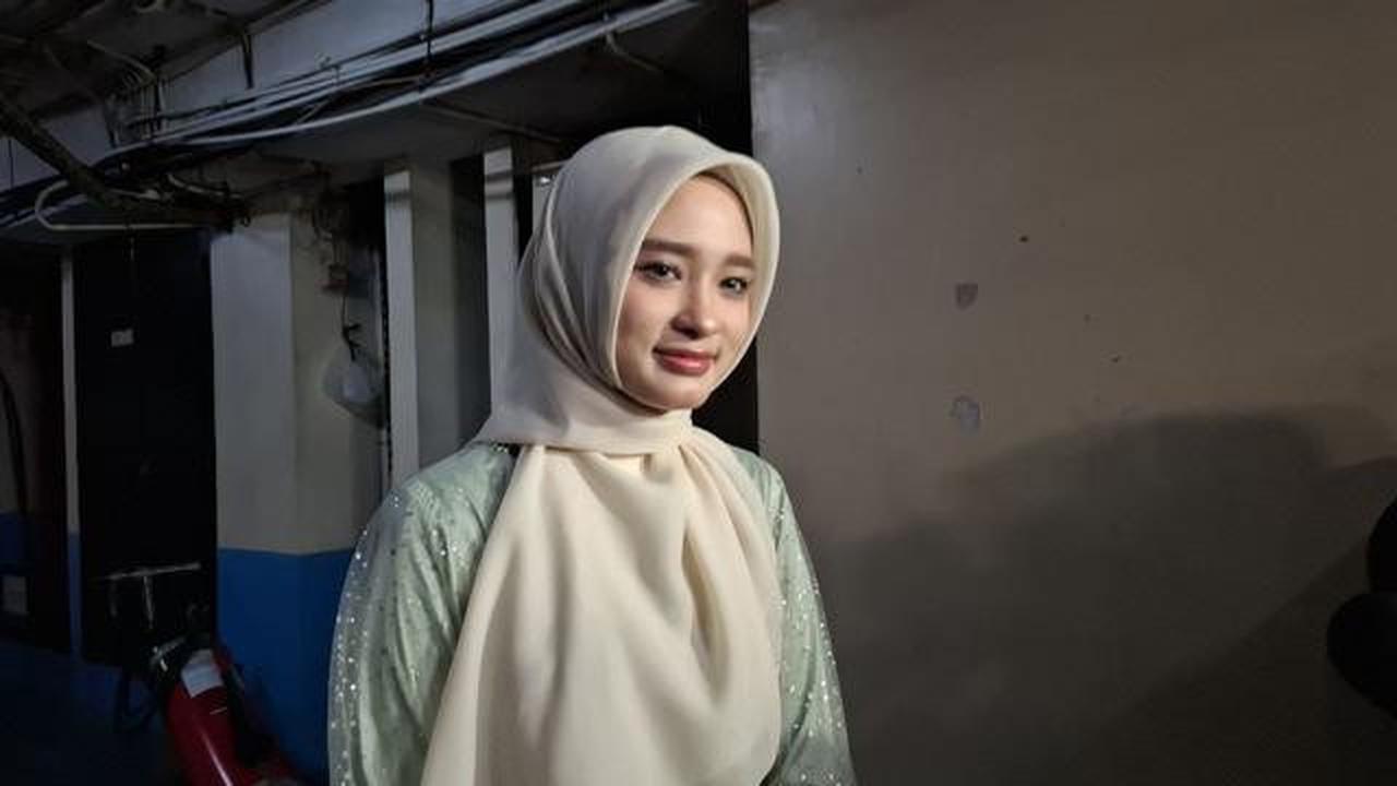 Tradisi Lebaran Inara Rusli, Dari Siapkan Segepok Uang THR Hingga Silaturahmi