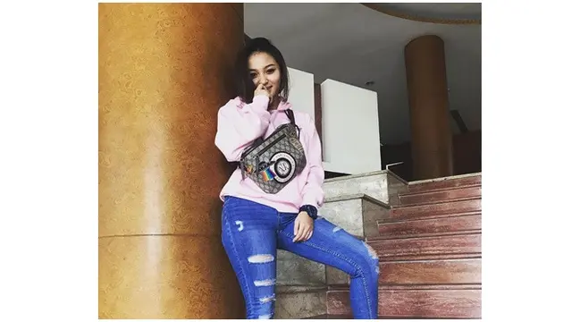 Usai Viral Tas 20 Juta, Begini Gaya Glamor Revina VT