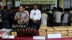 Polisi memberikan keterangan saat rilis di Polres Metro Pelabuhan Tanjung Priok, Kamis (27/10). Dalam rangka Pilkada DKI 2017 Polres Pelabuhan Tanjung Priok telah menggagalkan sejumlah kejahatan narkotika dan premanisme. (Liputan6.com/Gempur M. Surya)