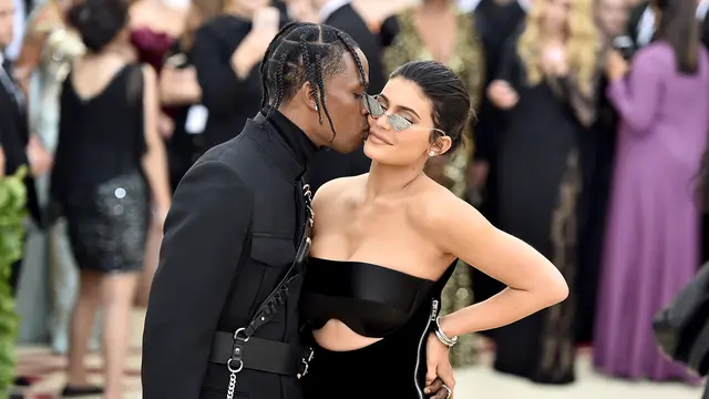 [Bintang] Travis Scott - Kylie Jenner