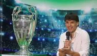 Legenda Real Madrid, Fernando Morientes, menjawab pertanyaan wartawan&nbsp;saat acara bertajuk Meet The UEFA Champion League Trophy and Legends di MGP Space SCBD, Jakarta, Jumat (26/4/2024). (Bola.com/M iqbal Ichsan)