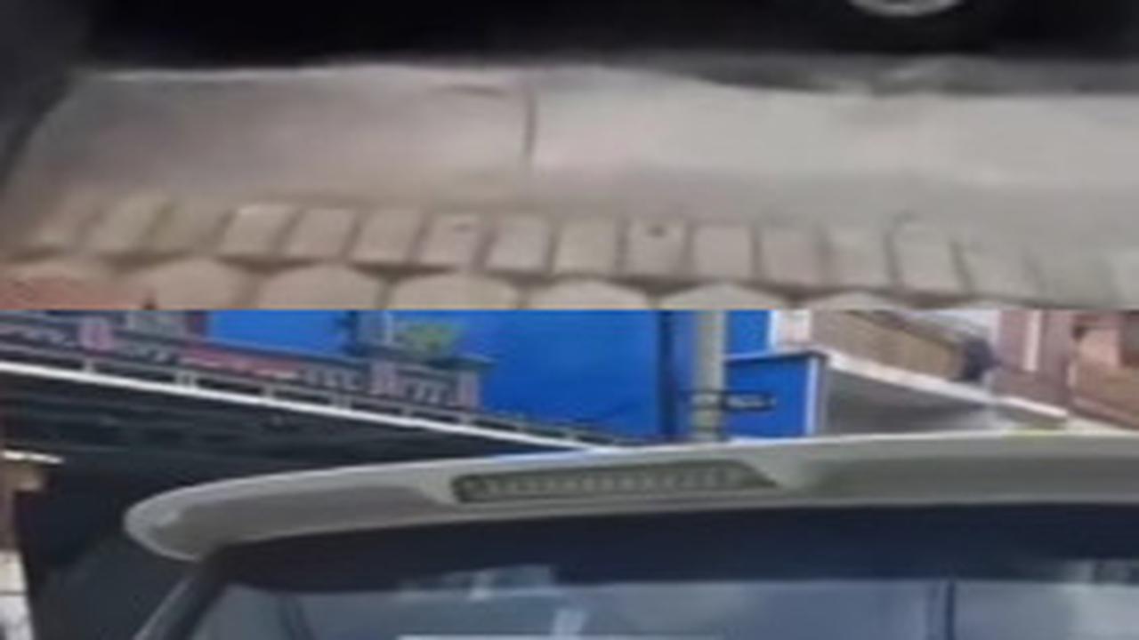 Viral Mobil Parkir Sembarangan di Depan Rumah Orang, Posisinya Menutup Tempat Jualan
