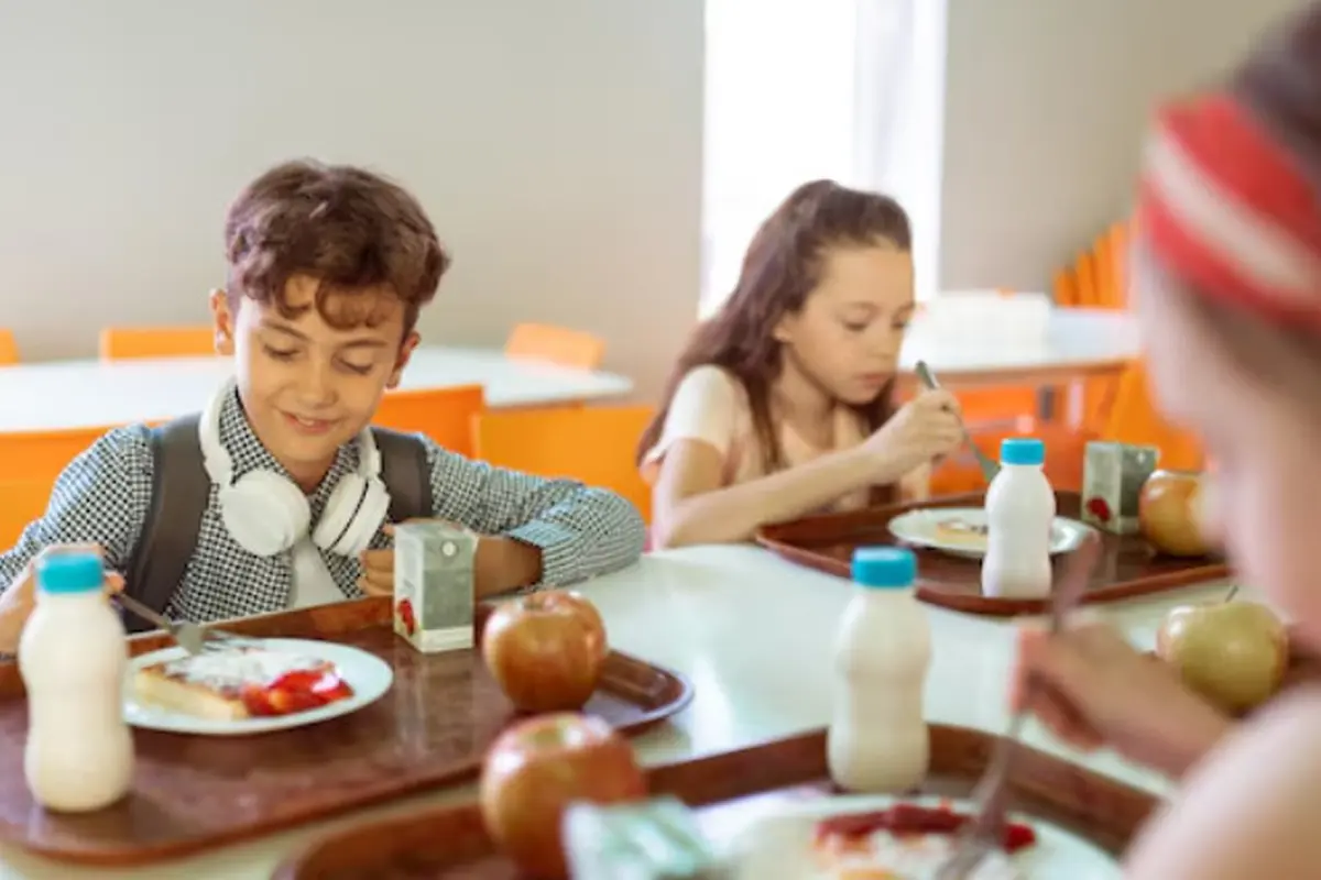Makan siang sekolah