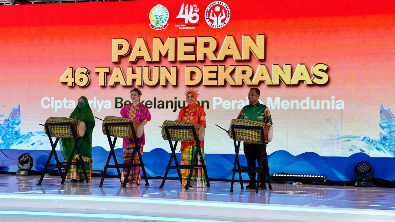 Pesona Baju Bodo Warnai Puncak Syukuran 46 Tahun Dekranas di Makassar