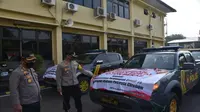 Pelepasan penyaluran bantuan sembako dari Mabes Polri ke warga terdampak covid-19 yang belum tersentuh pemerintah di Cirebon. Foto (Liputan6.com / Panji Prayitno)