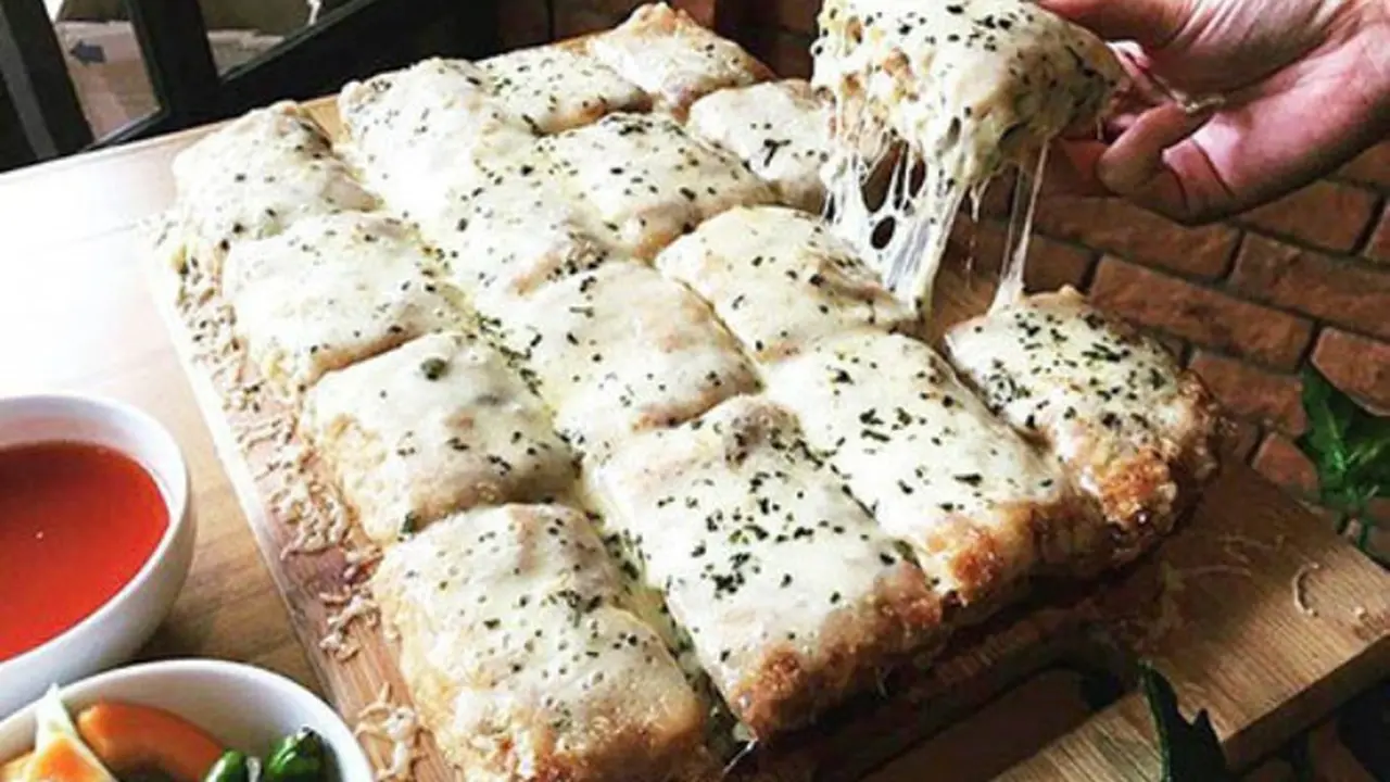 Martabak Mozzarella