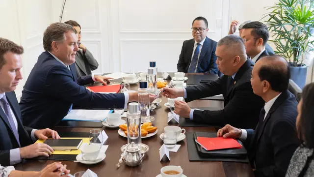 Menhub Dudy Purwagandhi bertemu dengan Menteri Transportasi Prancis, Philippe Tabarot di Paris, Selasa, 29 Juli 2025. (Foto: Kemenhub)