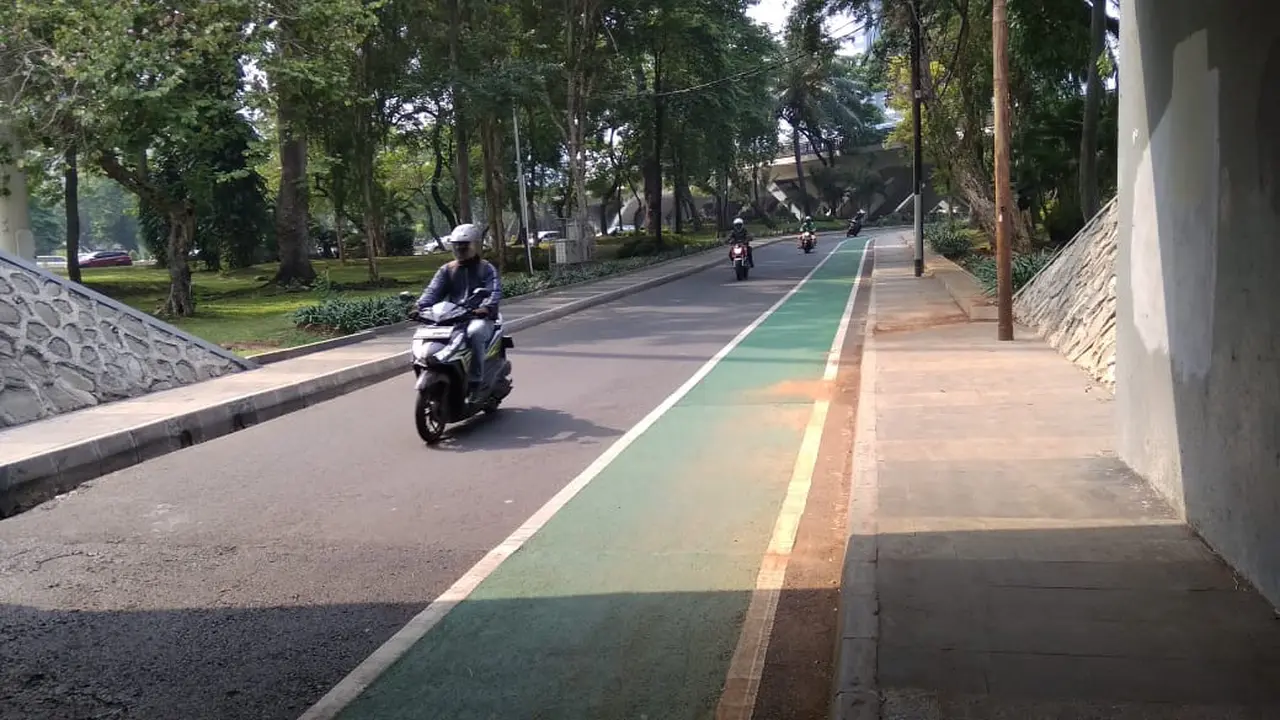 Hari Pertama Pemberlakuan Tilang, Jalur Sepeda di Sudirman Sepi