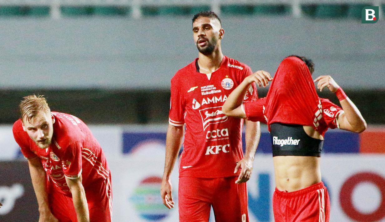 Pemain Persija Jakarta tak mampu menutupi kekecewaan usai gagal meraih kemenangan atas Persikabo 1973 pada laga pekan keempat BRI Liga 1. Skuad Macan Kemayoran bermain imbang 1-1 melawan Laskar Padjajaran di Stadion Pakansari, Kabupaten Bogor, Minggu (14/8/2022). (Bola.com/M Iqbal Ichsan)