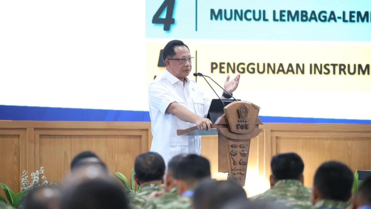 Mendagri Tito Karnavian saat menyampaikan pengarahan pada acara Apel Komandan Satuan TNI Tahun 2026 di Universitas Pertahanan