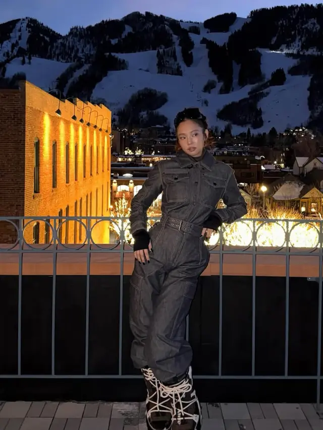 Jennie Blackpink  Hadir di Fashion Show Moncler di Aspen. [@jennierubyjane]