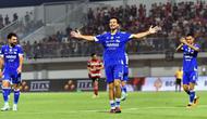 Thom Haye, gelandang Persib Bandung, merayakan gol ke gawang Madura United pada pekan ke-14 BRI Super League 2025/2026. (Dok. ileague.id)