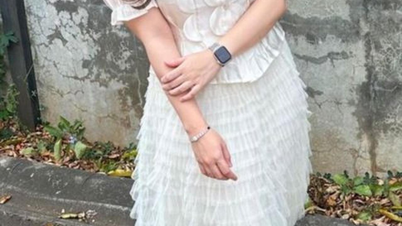 Nathalie Holscher Dengan Balutan Dress Putih