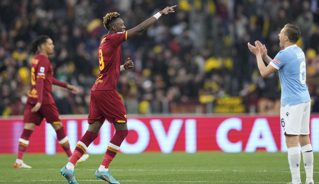 Gol pertama Tammy Abraham dalam laga tersebut yang dicetak di detik ke-56 menjadi gol tercepat dalam sejarah Derby della Capitale di Serie A. (AP/Andrew Medichini)