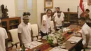 Presiden Joko Widodo (Jokowi) mengundang pemenang lomba festival Gapura Cinta Negeri makan siang bersama di Istana Merdeka, Selasa (3/9/2019). Pemenang lomba yang diundang makan siang bersama Jokowi, yakni warga yang berasal dari Kabupaten Yapen dan Kabupaten Nduga. (Liputan6.com/Angga Yuniar)