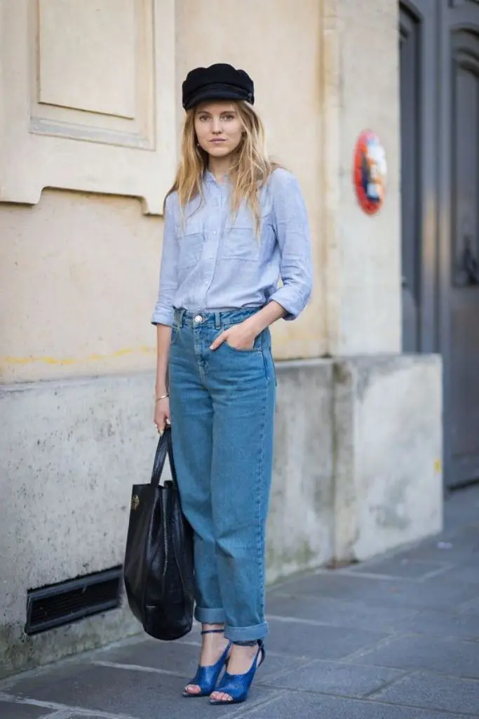 Bikin penampilan kamu maksimal dengan memakai mom jeans yang hype. (Image: Vogue Magazine)