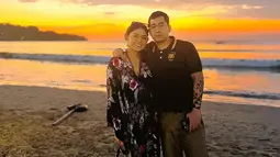 Perlahan, Thalita Latief dan Ichsan Reinaldy mulai go public dan semakin sering memosting foto berdua di Instagram. Dari foto-foto yang diunggah, terlihat kalau Thalita dan Ichsan kerap liburan berdua. (Instagram/thalitalatief)