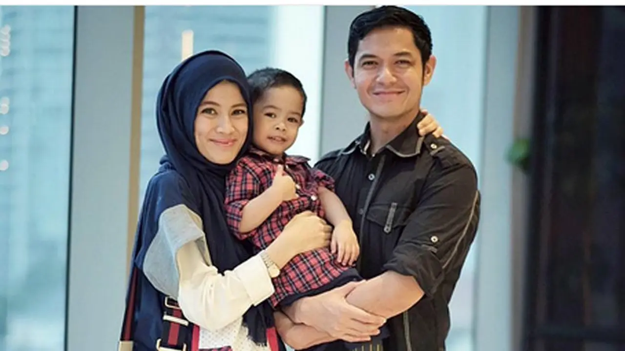  Alyssa Soebandono dan Dude Harlino