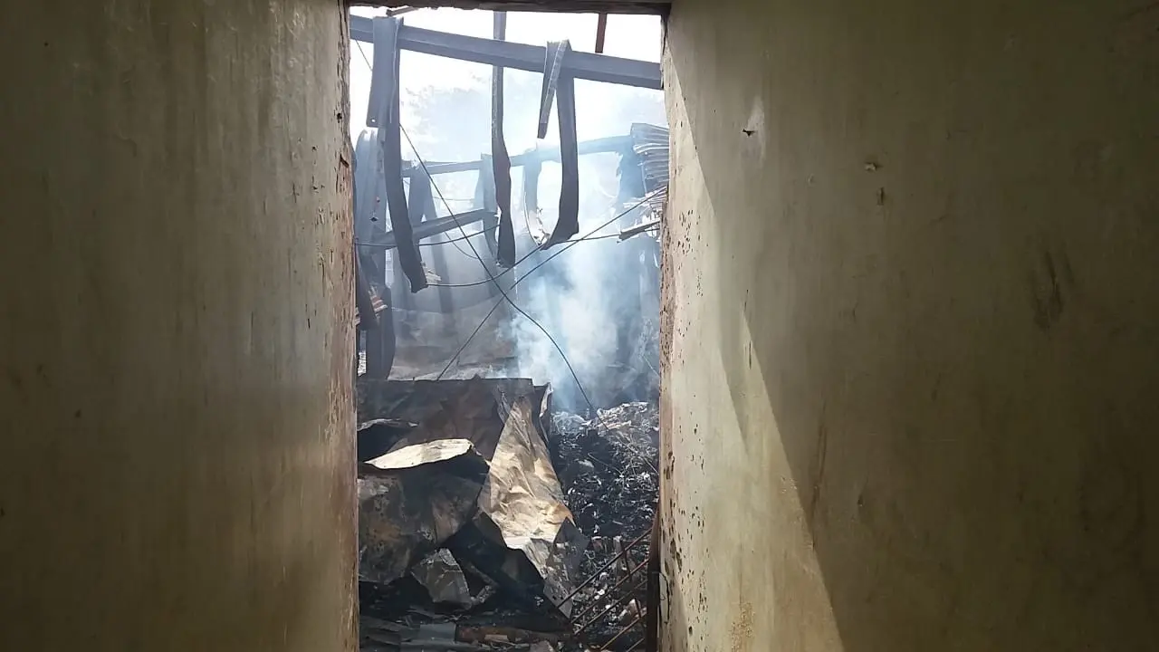 Puing Pasar Mandiraja, Banjarnegara usai terbakar. (Foto: Liputan6.com/Muhamad Ridlo)