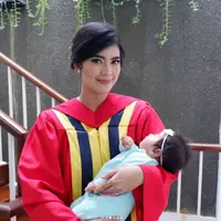 Raya Kohandi raih gelar master di bidang hukum. (Instagram/rayakohandi244)