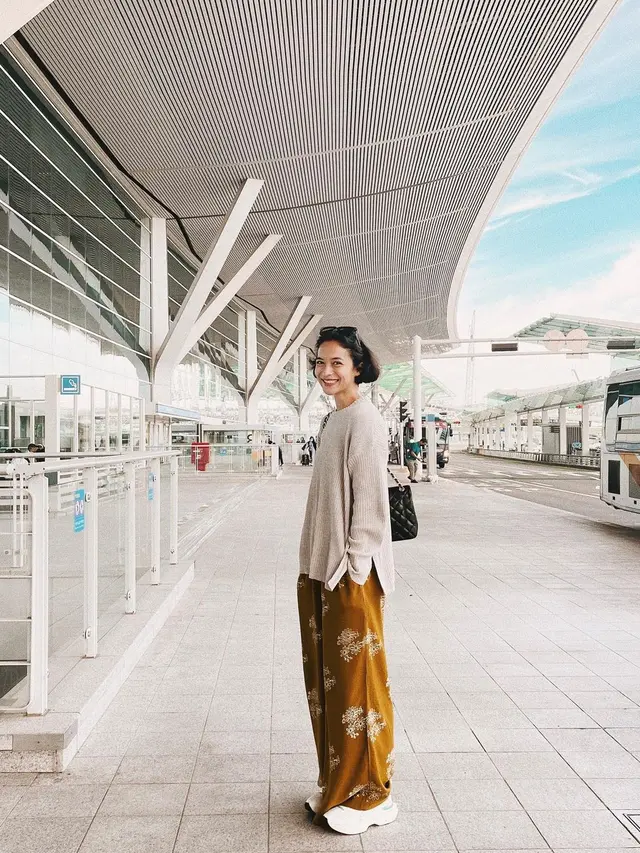 Warna Sweater yang Cocok untuk Kulit Sawo Matang, Intip 6 Inspirasinya dari Marion Jola-Putri Marino