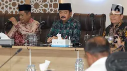 Kunjungan Menko Polhukam dalam rangka bersilaturahmi sekaligus menjaga kondusifitas di tengah pelaksanaan Pemilihan Umum (Pemilu) 2024. (Liputan6.com/Herman Zakharia)