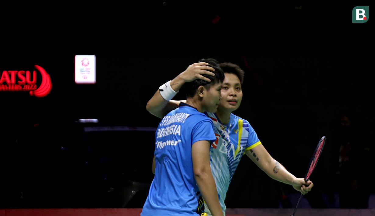 Usai interval, Apriyani/Siti Fadia terus tertinggal dari Chen Qing Chen/Jia Yi Fan dan akhirnya menyerah 18-21 di akhir game pertama. (Bola.com/Ikhwan Yanuar)