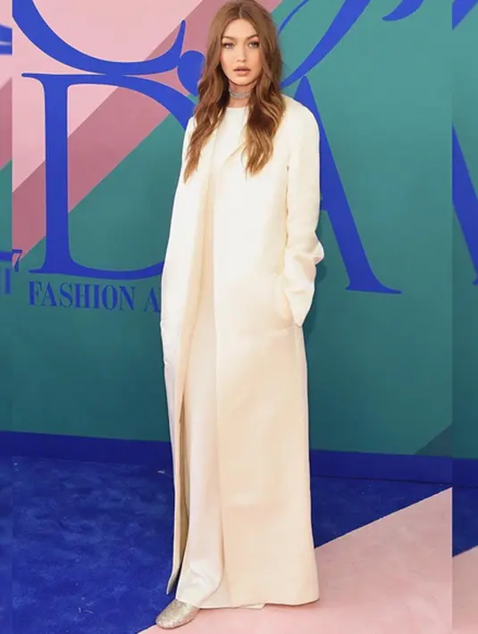 “Mereka berdua (Zayn Malik dan Gigi Hadid) akan menjadi keluarga yang berbahagia di akhir tahun ini,” pungkas sumber yang dilansir Ace Showbiz beberapa waktu lalu. (Instagram/gigihadid)