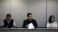 Ketua Umum PSSI, Erick Thohir (tengah) memberikan keterangan kepada media ditemani wakil ketua umum PSSI 1, Zainudin Amali (kiri) dan wakil ketua umum PSSI 2, Ratu Tisha saat konferensi pers mengenai Piala Dunia U-17 2023 di Menara Danareksa, Jakarta, Sabtu (24/06/2023). (Bola.com/Bagaskara Lazuardi)