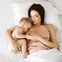 Ilustrasi ibu yang sedang menyusui/copyright freepik.com/cookie_studio
