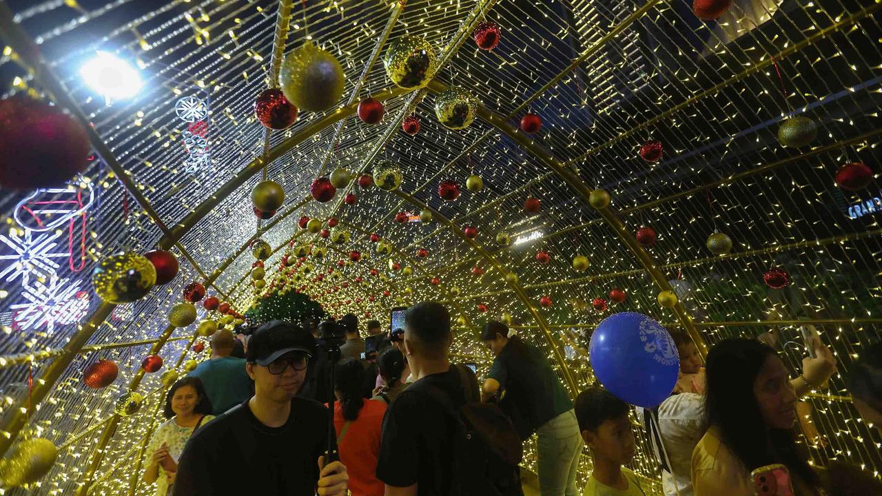 FOTO: Pesona Jakarta Light Festival Hiasi Libur Akhir Tahun