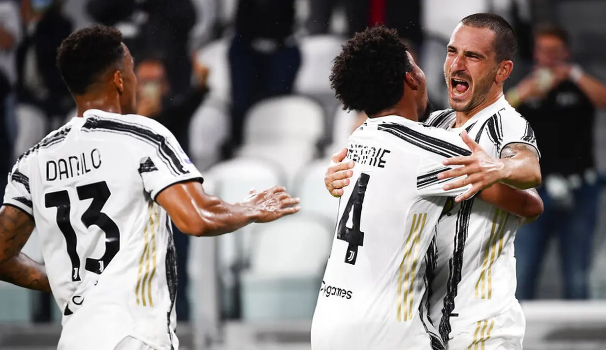 Bek Juventus, Leonardo Bonucci, melakukan selebrasi usai mencetak gol ke gawang Sampdoria pada laga Serie A di Stadion Allianz, Minggu (20/9/2020). Juventus menang dengan skor 3-0. (Marco Alpozzi/LaPresse via AP)