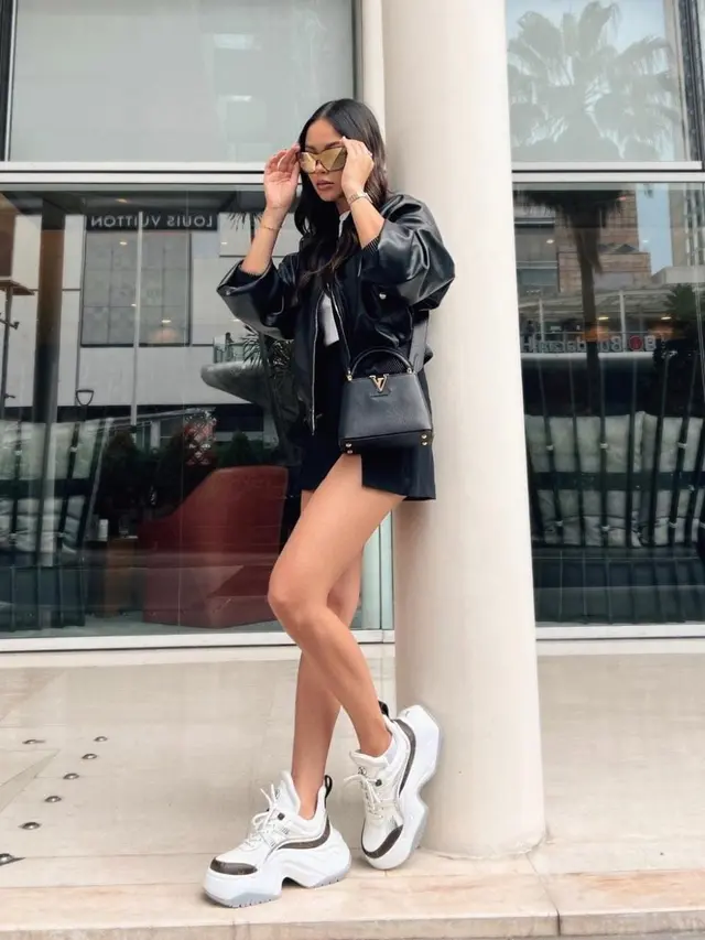 Outfit Hitam Ala Alyssa Daguise