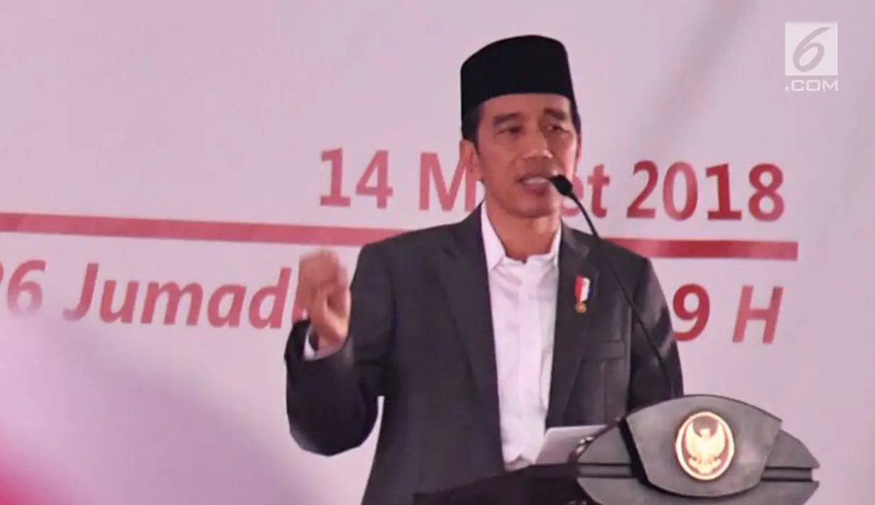 Presiden Joko Widodo atau Jokowi memberi sambutan saat meresmikan Bank Wakaf Mikro di Serang, Banten, Rabu (14/3). Ini merupakan program pemberian aset-aset negara kepada baik ormas, pesantren, atau individu. (Liputan6.com/Pool/Biro Setpres)
