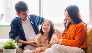 7 Cara Dekat dengan Anak Meski Orang Tua Merantau Jauh agar Anak Tak Merasa Ditinggalkan