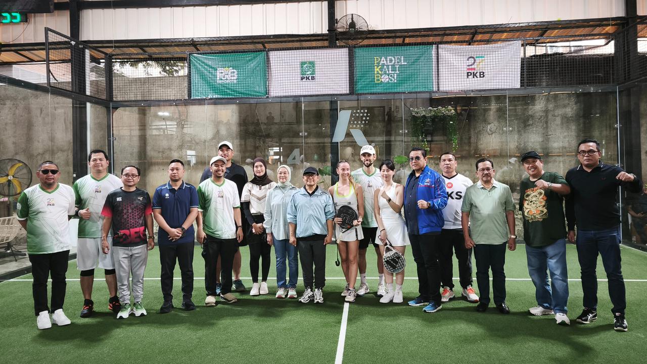 Main Padel Bareng, Menpora Lontarkan Pujian ke Cak Imin: Jago Smash Olahraga dan Politik