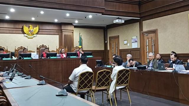 Sidang kasus dugaan korupsi timah dengan terdakwa Harvey Moeis, menghadirkan saksi yang nyawa anak pertamanya pernah diselamatkan oleh Harvey.