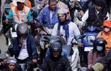 Kocak Abis, Pemotor Ramai-ramai Ikuti Sepeda Motor yang Potong Jalan Ternyata Malah Pulang ke Rumah