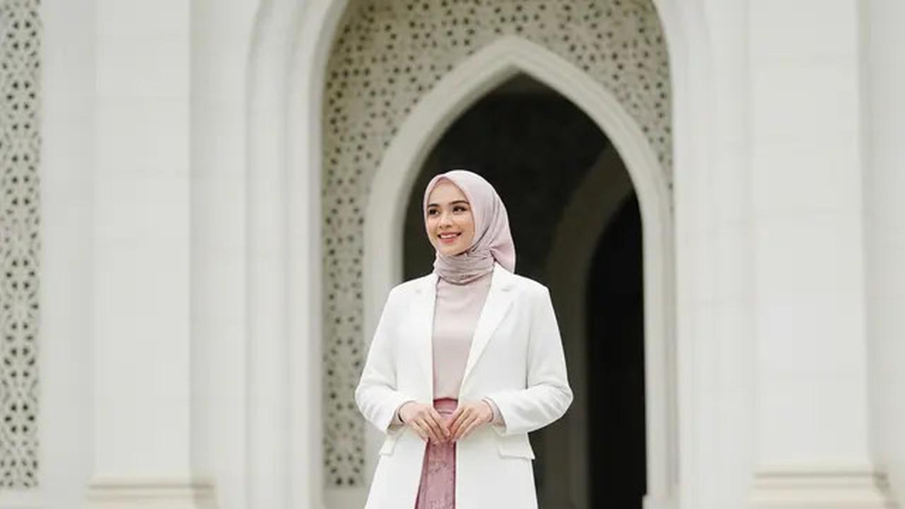 8 Ide Mix and Match Tunik, Blazer, dan Hijab untuk Tampil Elegan di Berbagai Acara