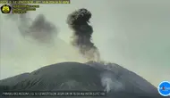 Gunung Ili Lewotolok di Kabupaten Lembata, Nusa Tenggara Timur (NTT) kembali mengalami erupsi, Senin 15 April 2024. (Liputan6.com/ Ola Keda