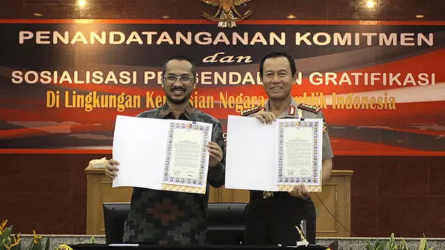 MoU ditandatangani Kapolri Jenderal Pol Sutarman dan Ketua KPK Abraham Samad di Rupatama Mabes Polri.